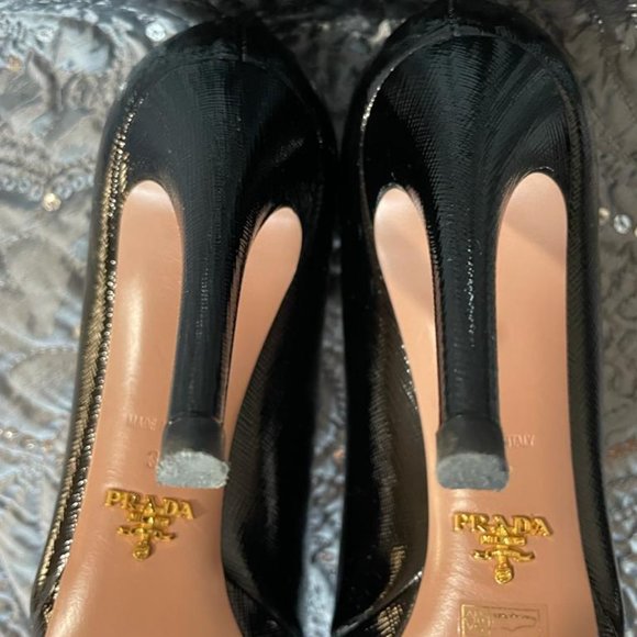 $950 Sz 7 Prada Women Patent Leather Black Platform Pumps (US 7) 4" heel - Picture 6 of 8